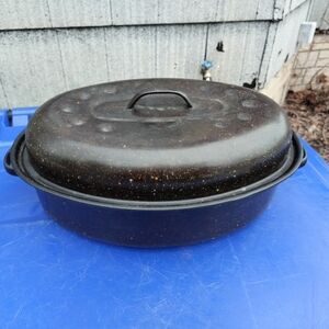 Speckled Black Roasting Pan with Lid